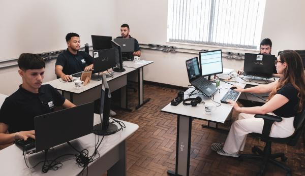 Cursos e Treinamentos Especializados